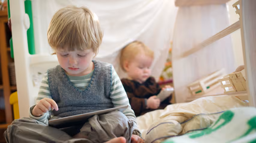 Pretpark vs iPad: wat een dagje uit je kind écht oplevert